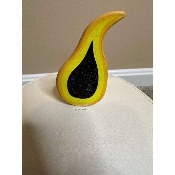 Loungefly Hocus Pocus Black Flame Candle Crossbody Barrel Bag - Picture 7 of 8